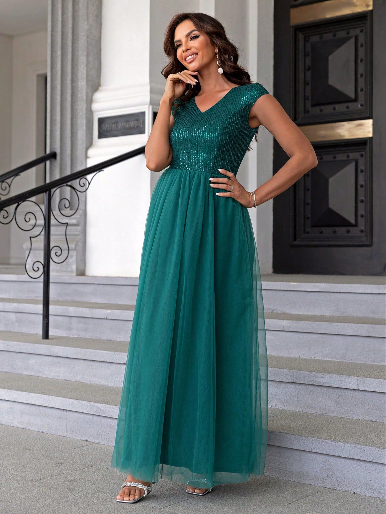 Vestido formal de mujer con malla y lentejuelas en colores contrastantes_voghion.com