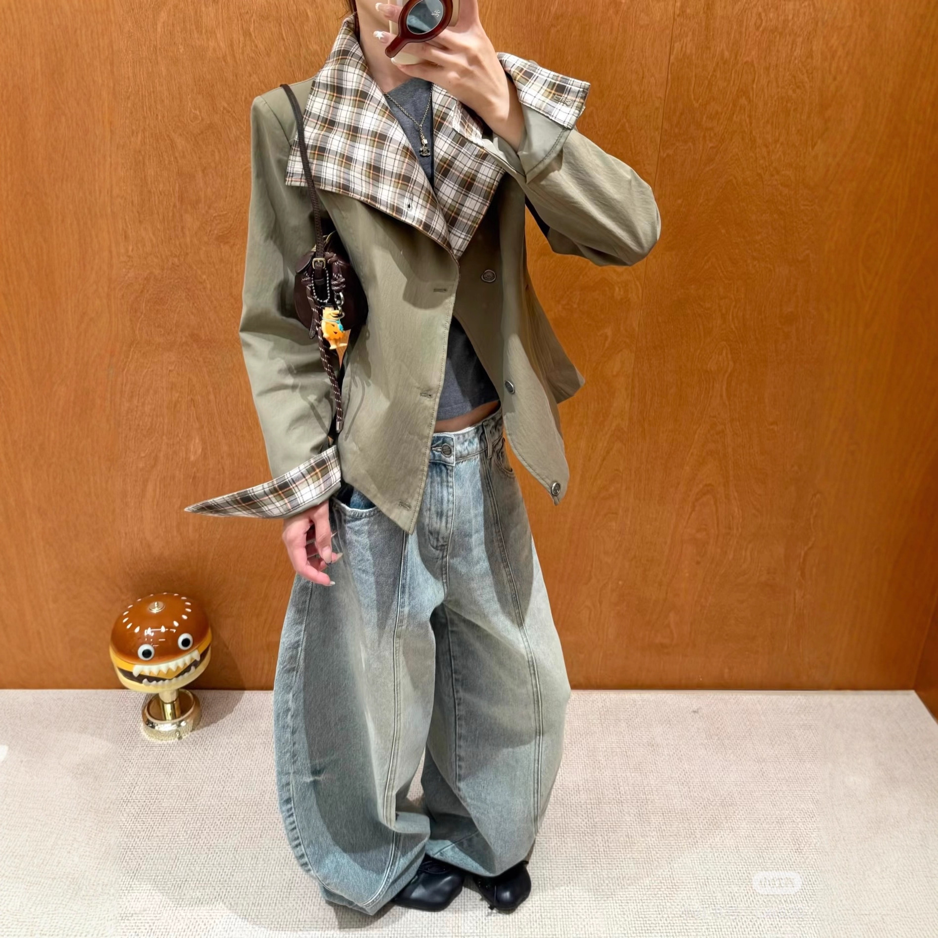 In-Stock Plaid Patchwork Large Lapel Waist-Cinching Biker Jacket for Women with Shoulder Pads, Short Silhouette, Long-Sleeved Trench Coat for Early Autumn