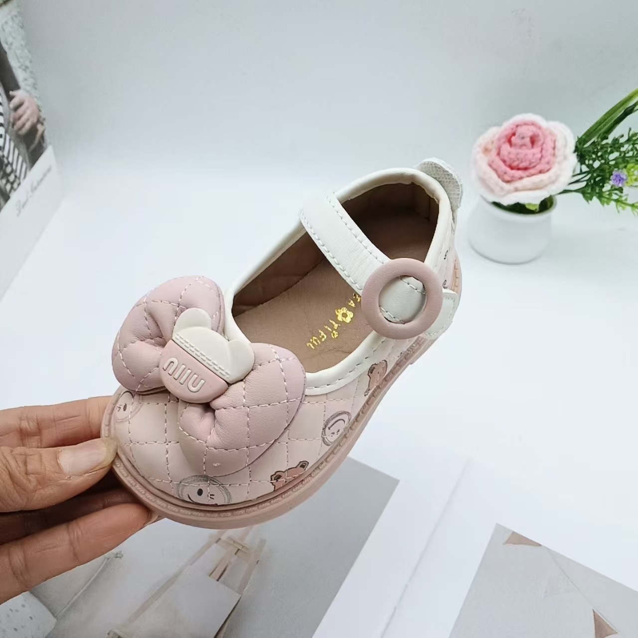 Zapatos de cuero de otoño para niñas, zapatos de punta cuadrada con dibujos animados para niñas pequeñas, zapatos planos de princesa de suela blanda, zapatos ligeros para niñas