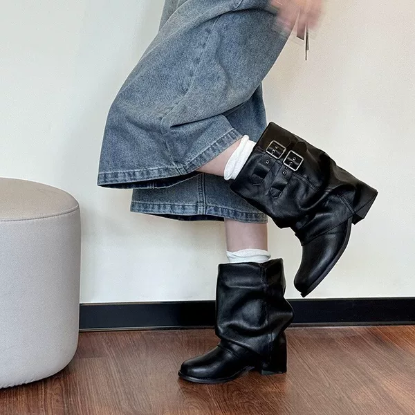 Pleated Stacked Boot Cuffs Women's 2026 Spring and Autumn New Style Chunky Heel Black Short Boots to Match Skirts Motorcycle Martin Boots