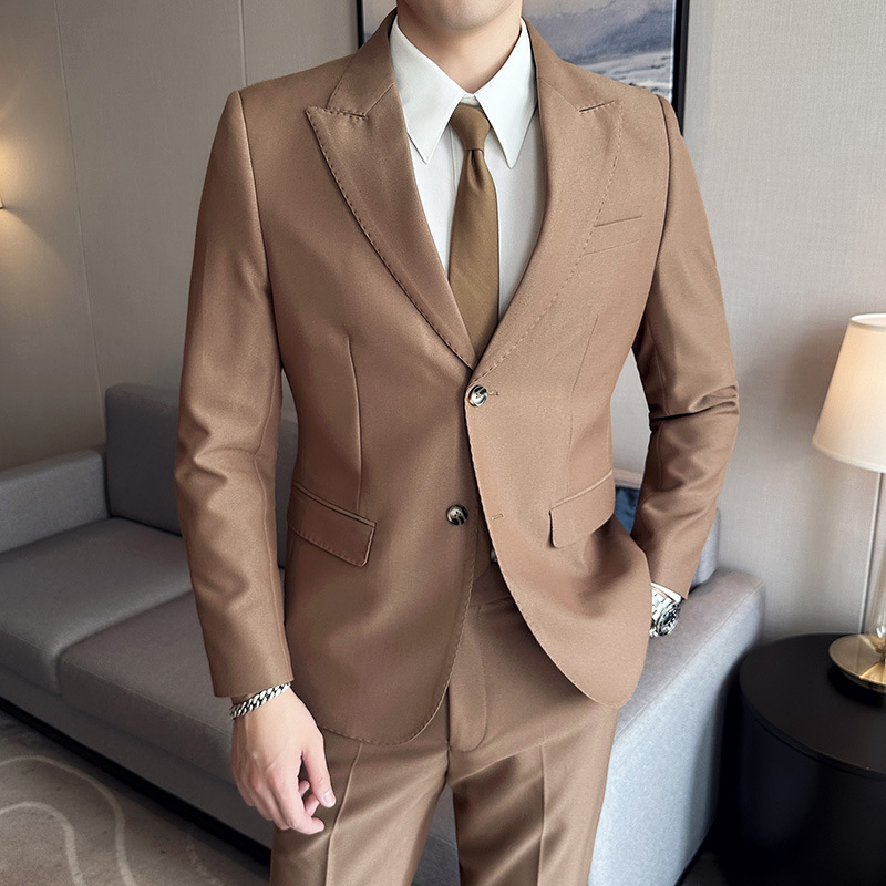 生放送で商品を持っている男性の新しい2粒のスーツのスーツのスーツのビジネスカジュアルな男性のごろつきのハンサムなビーズのスーツの2つのセット