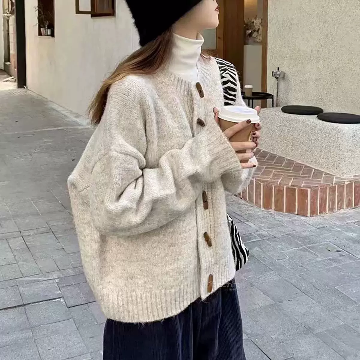 圆领牛角扣简约慵懒毛衣女短上衣外套秋冬新款韩系穿搭针织衫开衫