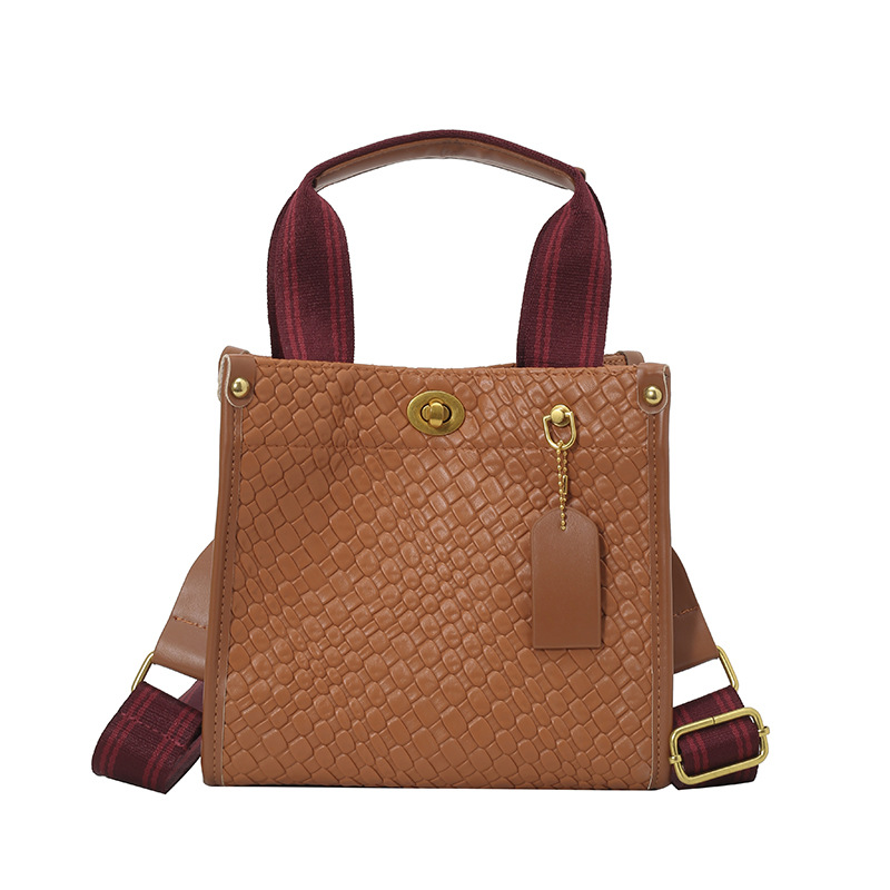 Bolsa de mano de tejido de alta calidad para mujeres 2025 nueva moda transfronteriza de gran capacidad de transporte de hombro mochila