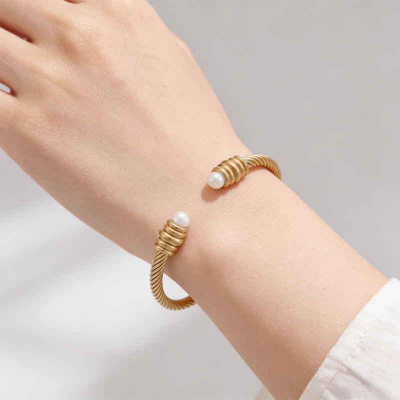 Brazalete de acero inoxidable torcido perla abertura europea y americana nicho femenino simple diseño brazalete de alambre joyas al por mayor image 6