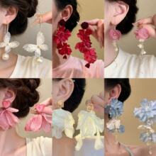 ���հٴ�ȼٷ�һ��ѩ�ķ��廨����������������ո߼��ж���Ů