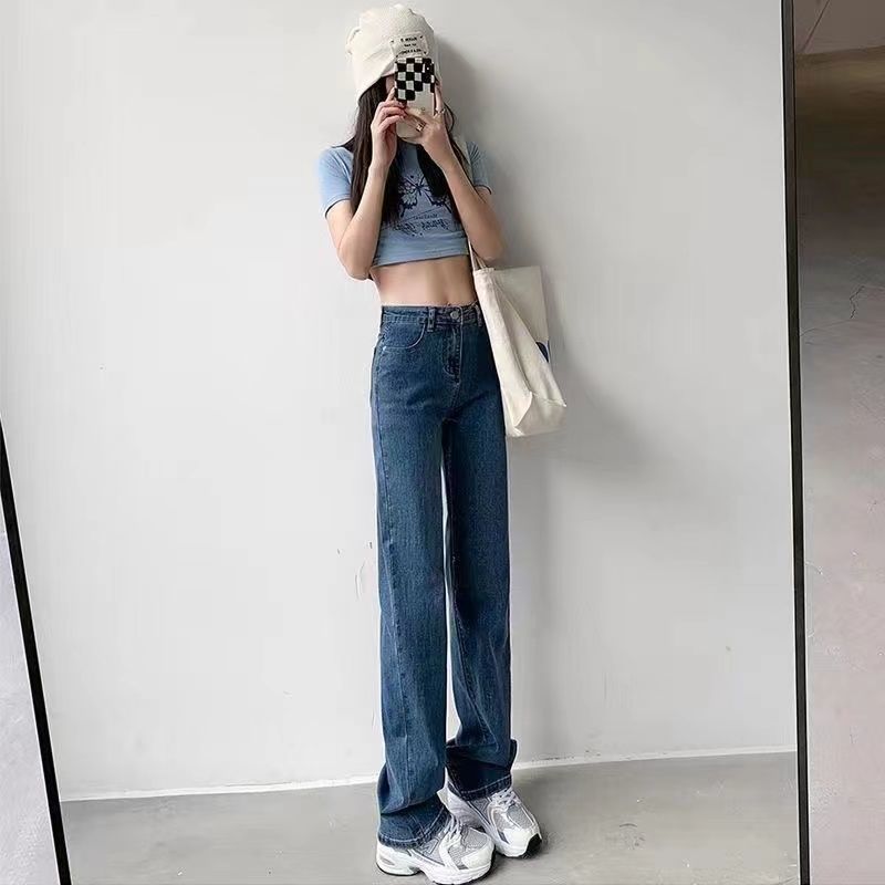 腰が高くて痩せています。ジーパンの女性が背が低くて、ゆったりしています。|undefined