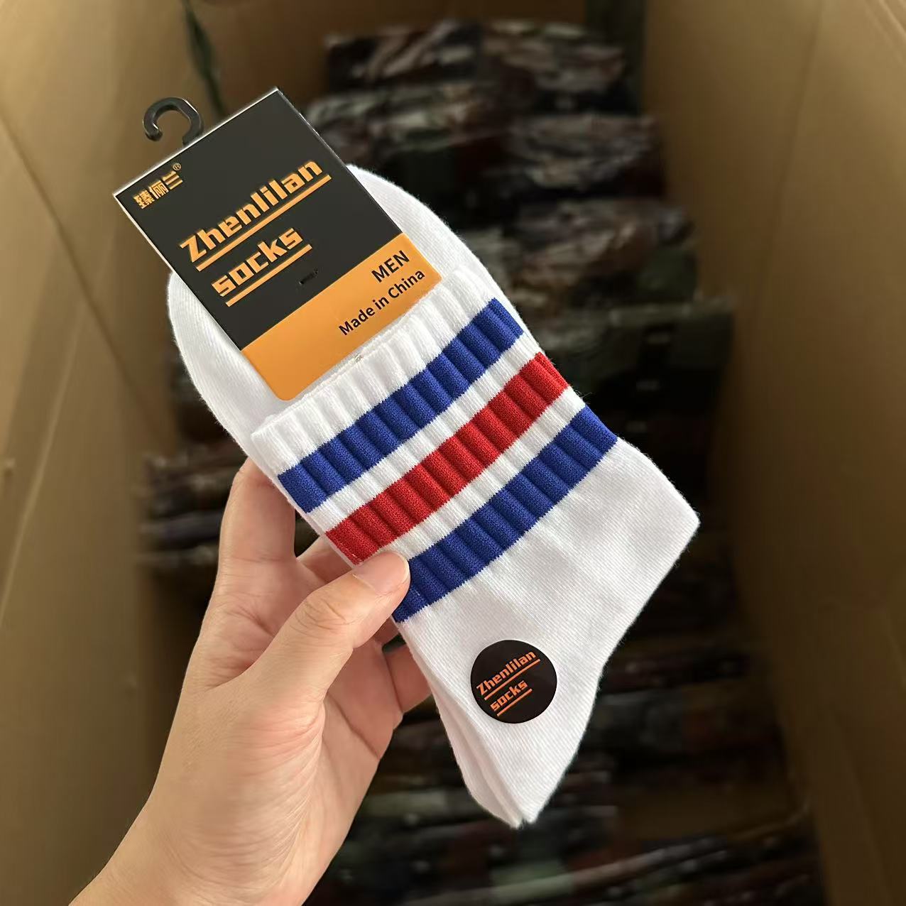 Cada par de calcetines Zhuji con ganchos, calcetines de tubo para hombre, calcetines de algodón de otoño e invierno, calcetines retro para hombres y mujeres, calcetines deportivos al por mayor