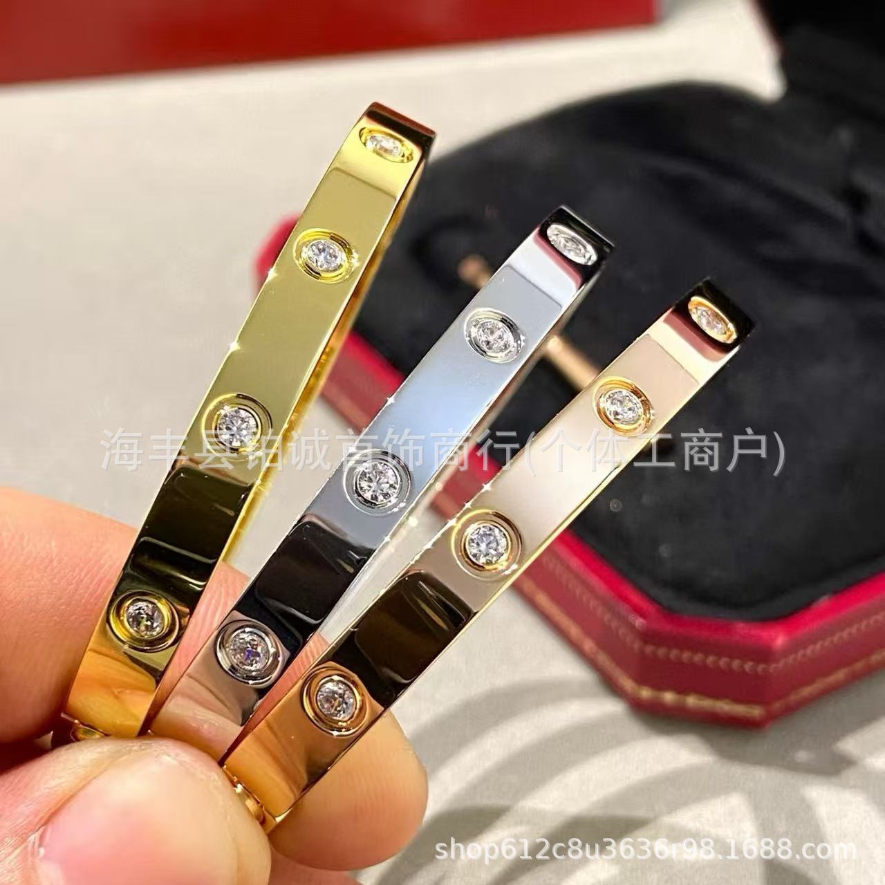 V-Gold hochwertige klassische LOVE-Armband CNC-Feinbearbeitung schmales/mittleres/breites Modell mit Diamantbesatz Paararmband dicke Galvanisierung extra langlebig