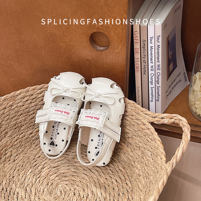 Bebé dulce arco sandalias 2026 verano nuevas niñas hueco princesa zapatos de playa suaves zapatos de moda image 3