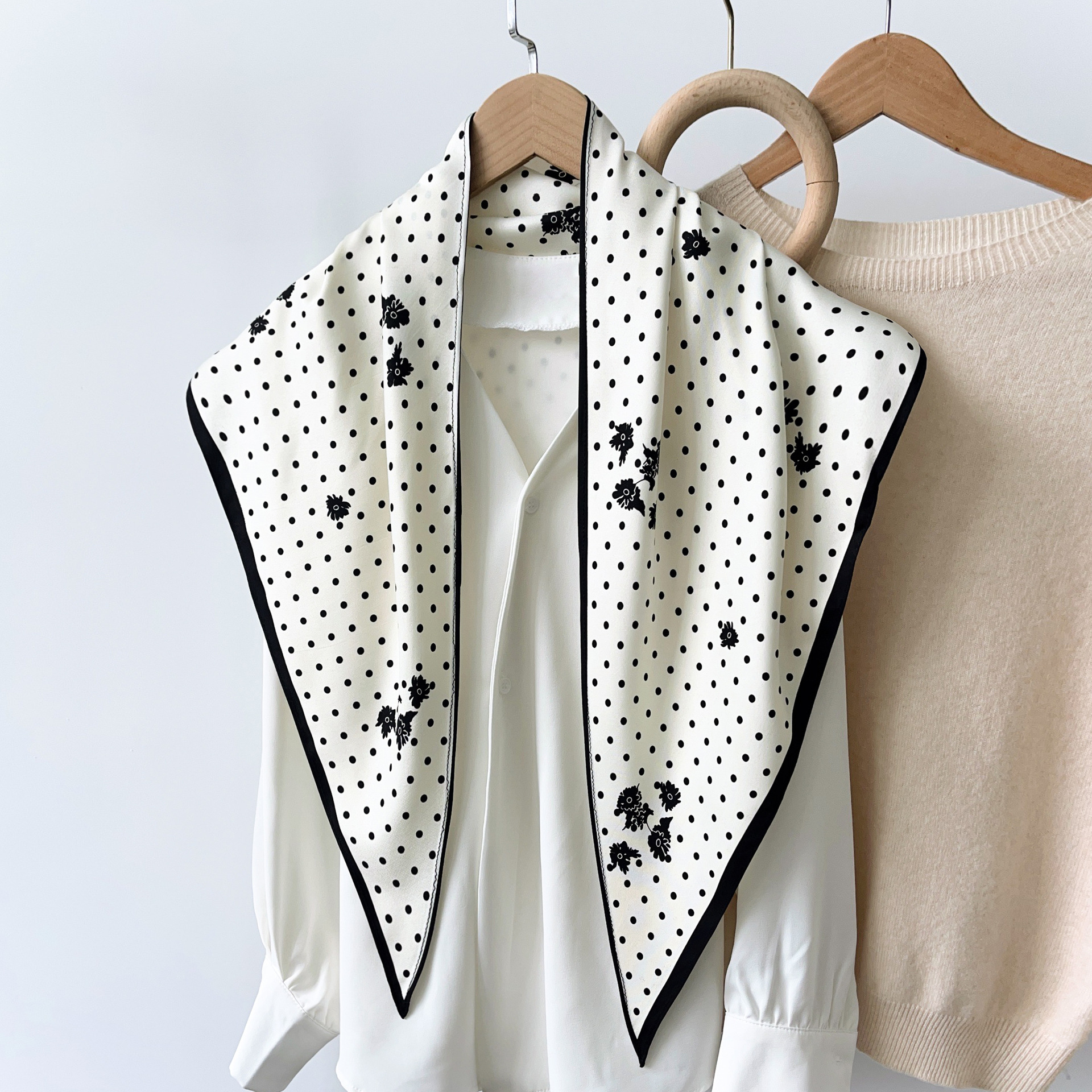 2025 nuevo estilo verano todo-fósforo cintura a juego camisa traje de mezclilla chal seda de sarga toalla triangular de moda fresca