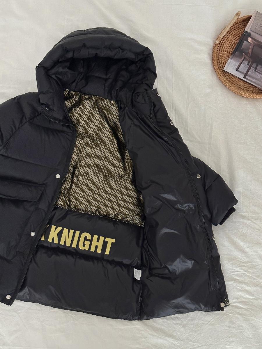 2023 nuevo oro negro chaqueta de los niños de los hombres y las mujeres de invierno de media longitud ropa de los niños nuevo estándar nacional 90 blanco pato abajo chaqueta al por mayor