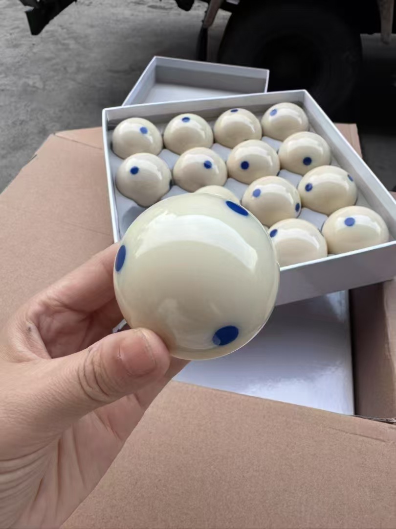 1 box of 8A white balls (16 pieces)