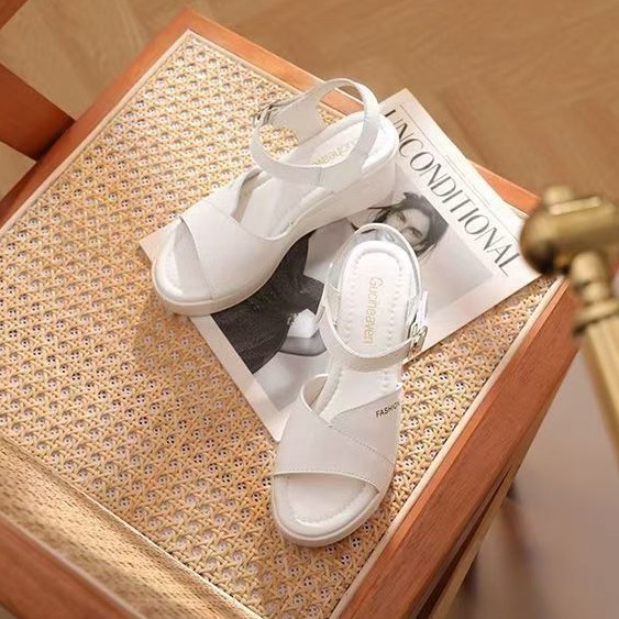 2026 verano nuevo temperamento elegante tacones gruesos con muffins blancos con sandalias de tacones altos