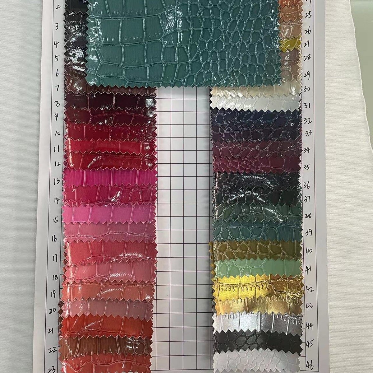 高光石头纹，高光鳄鱼纹，桌布箱包革，提箱漆皮革包装革扶内饰