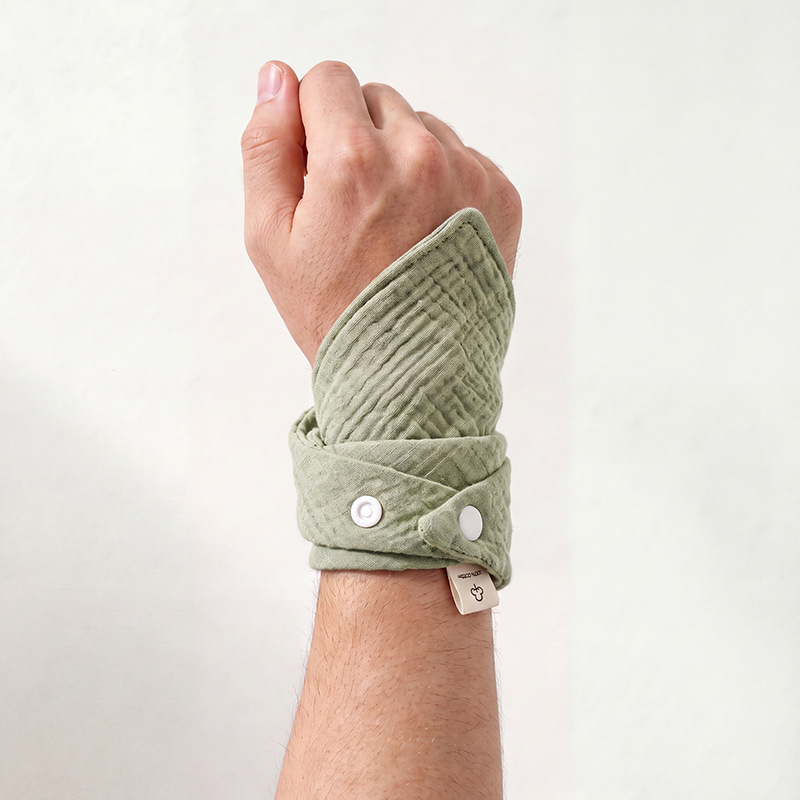 Sports wristband, sweat towel, wrist towel, pure cotton triangle towel, pure cotton sweat towel, baby scarf, crepe fabric, four-layer, cross-border new product