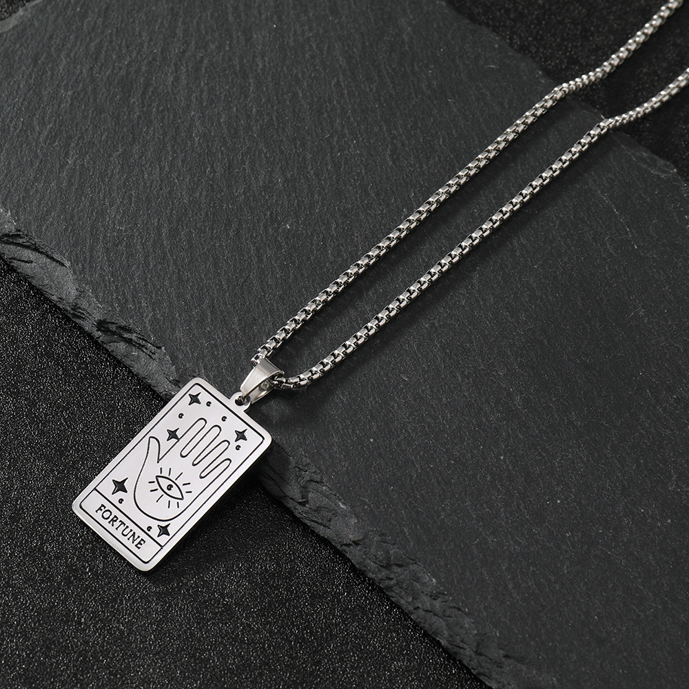 Suministro transfronterizo de acero inoxidable joyería nicho diseño sentido tarot colgante collar de acero de titanio suéter cadena fábrica al por mayor