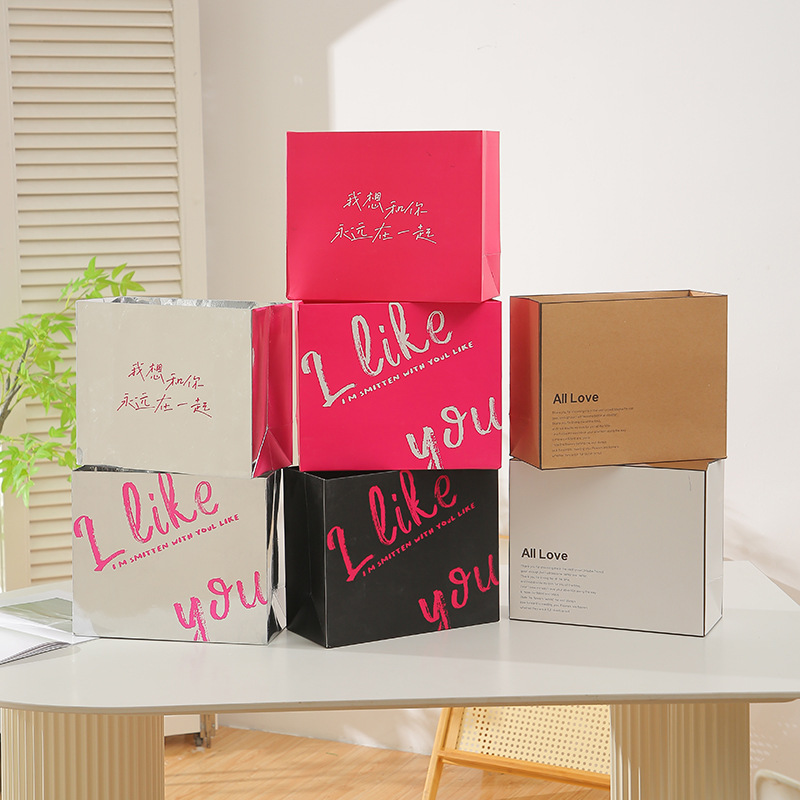 热销手捧花袋节日礼物袋牛皮英文抱抱袋鲜花袋情侣礼品袋厂家批发