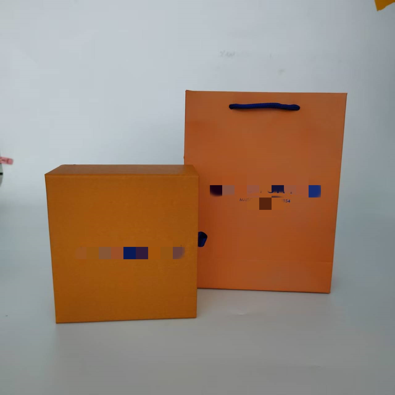 상자 + 핸드백