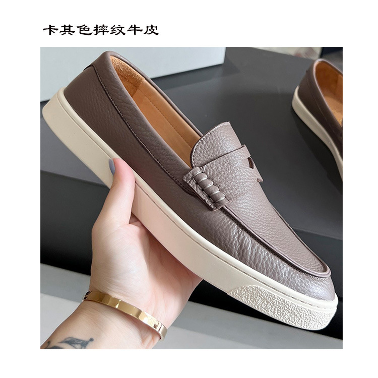 카키색 질감의 소가죽