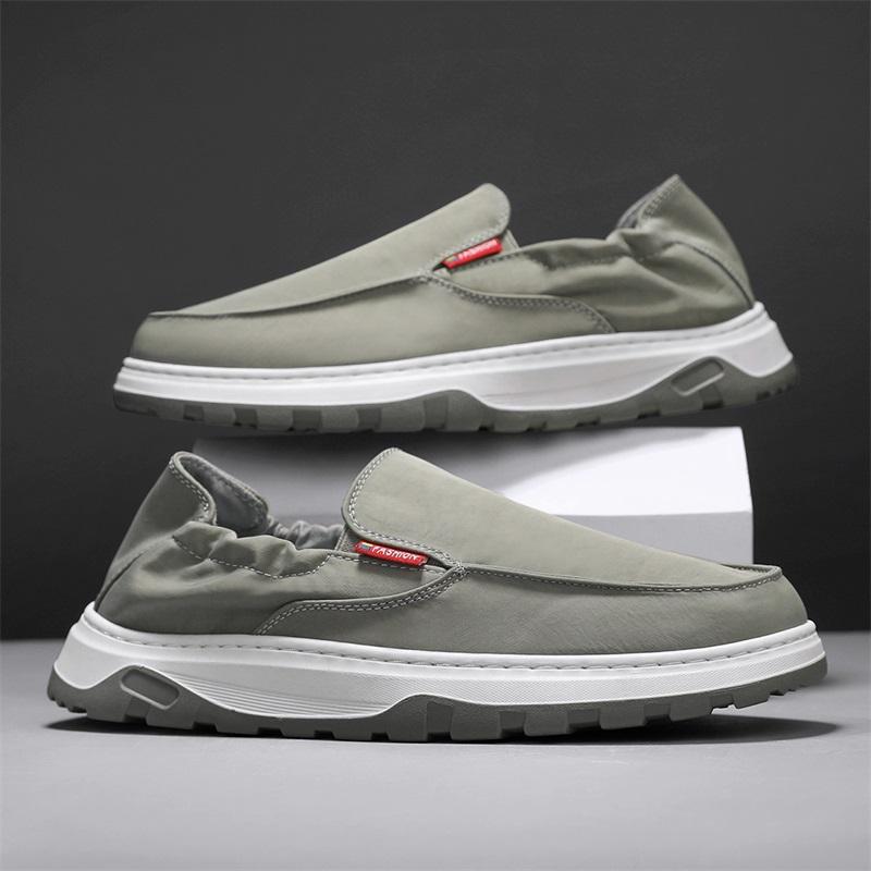 Zapatos de tela de seda de hielo para hombre 2025 estilo de verano zapatos casuales lisos de todo fósforo sin cordones zapatos de tablero de conducción de dos desgaste