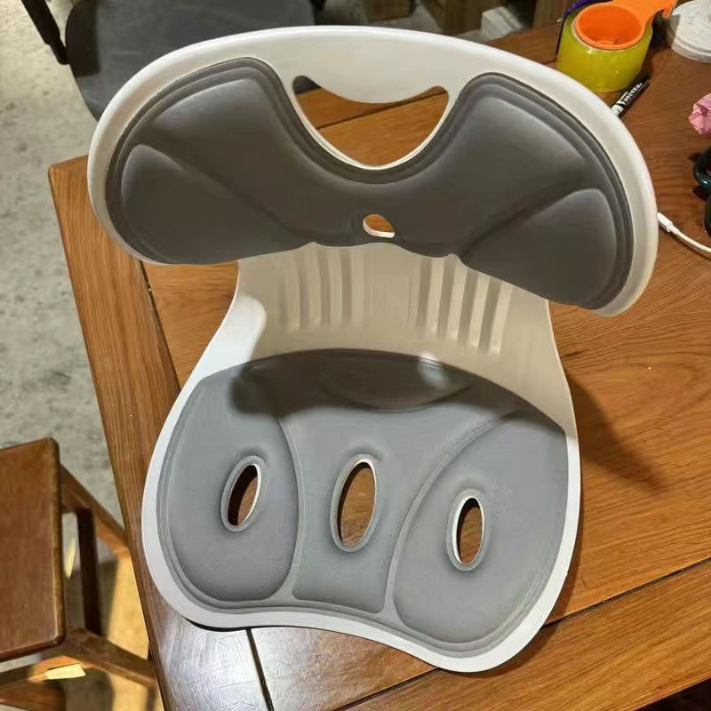 腰をかばって座る姿勢矯正器猫背を予防する事務室は長く座っても疲れません。|undefined