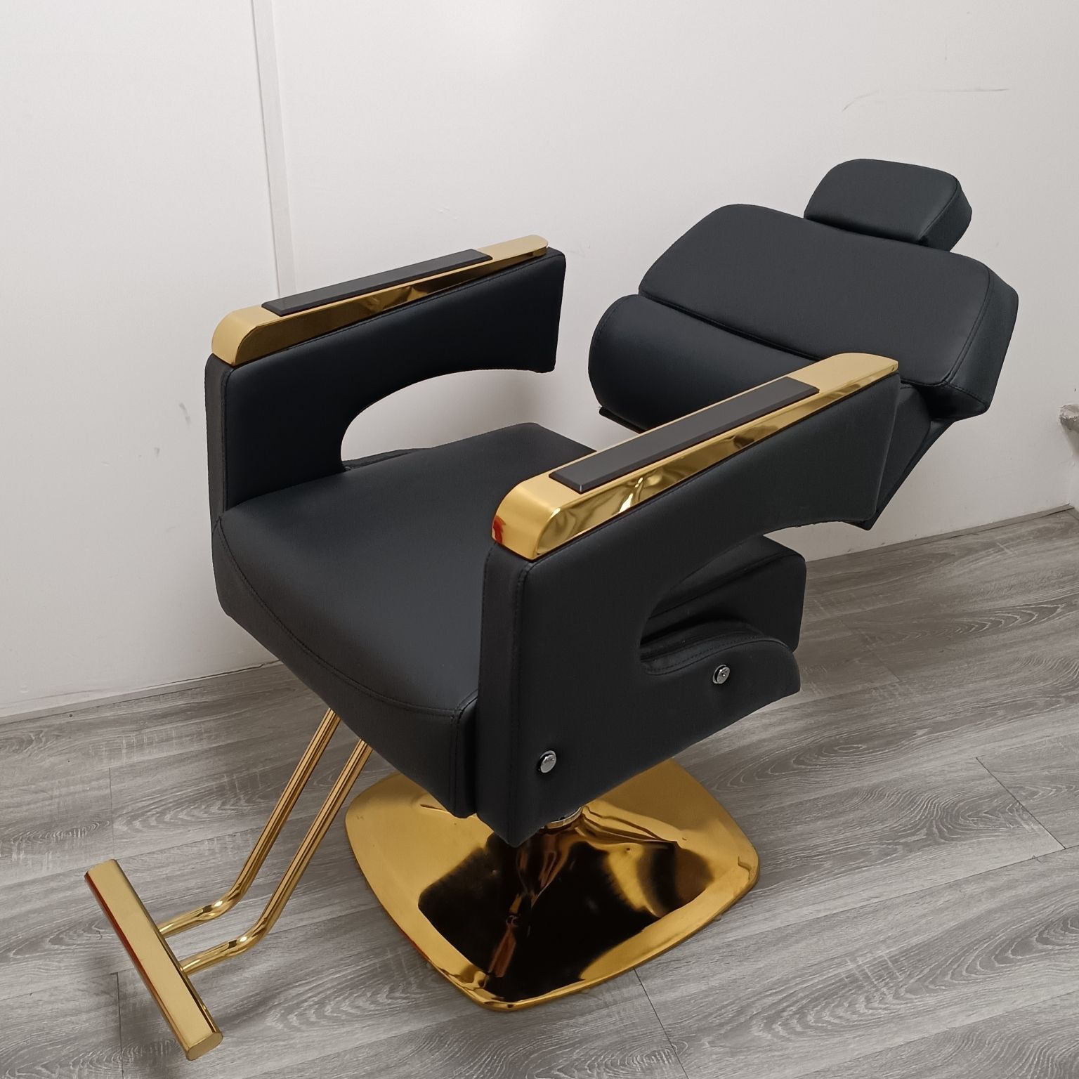 Fabricante silla de peluquería silla de afeitado elevación giratoria silla de rojo teñido silla de corte de pelo salón de peluquería mayorista