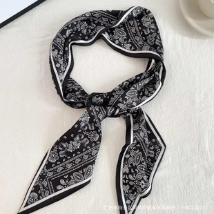 �z���߼��к�ɫ�͹������z���L�l�h��Ů���ļ��b��|�i��С�I��