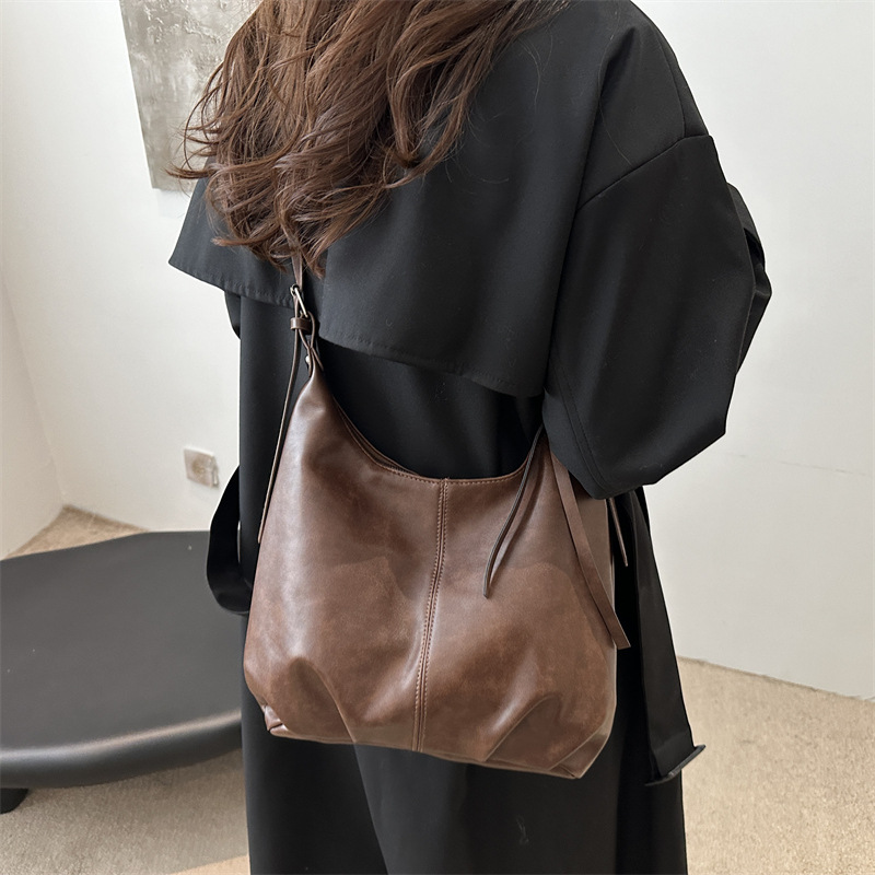 Nuevo bolso de mujer casual versátil bolso de hombro de piel suave2024 sensación de alto nivel versátil bolso de brazo bolso especial