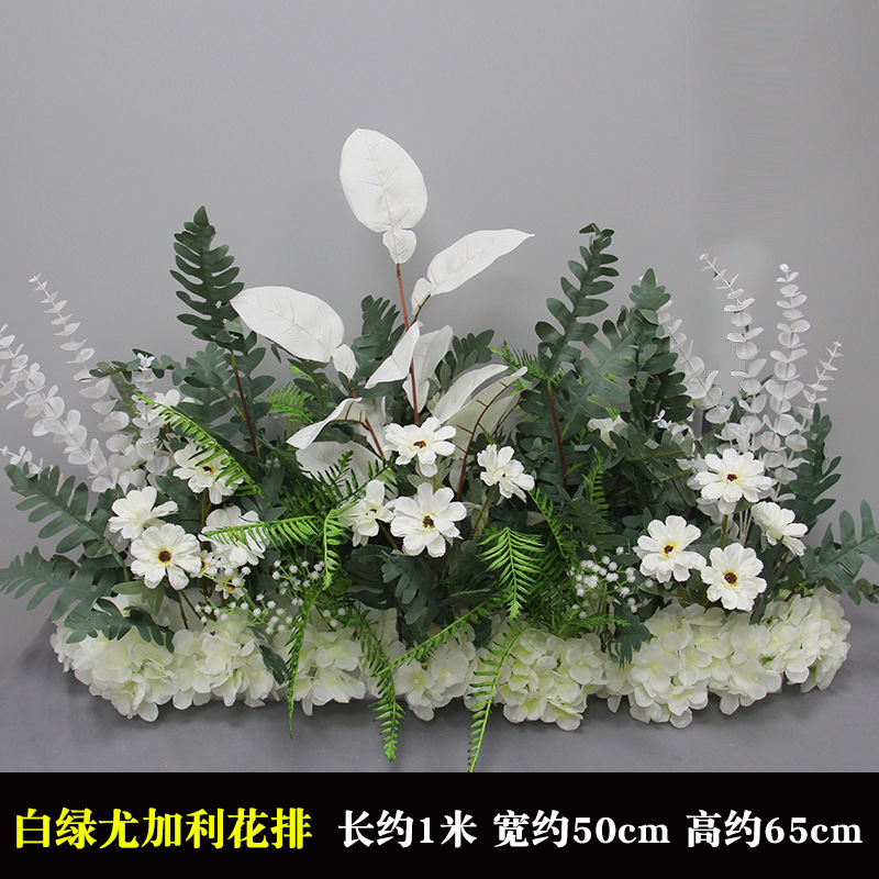 新商品の結婚祝いの大きいタイプの花を並べて絹の花の完成品の装飾をシミュレーションします。|undefined