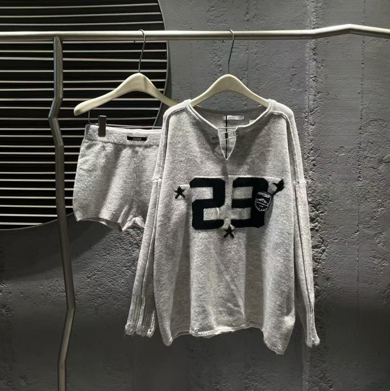 2026 Fall New Star Embroidery Knit Set for Women, Casual and Relaxed Sweater and Shorts Two-Piece Set