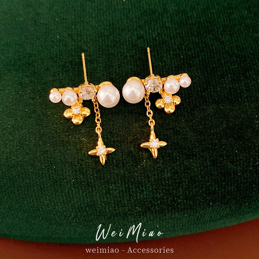 Agujas de plata galvanizadas de oro real, flores de perlas de diamante, perlas de diamante, pendientes de temperamento, pendientes de lujo ligero, pendientes de alta calidad