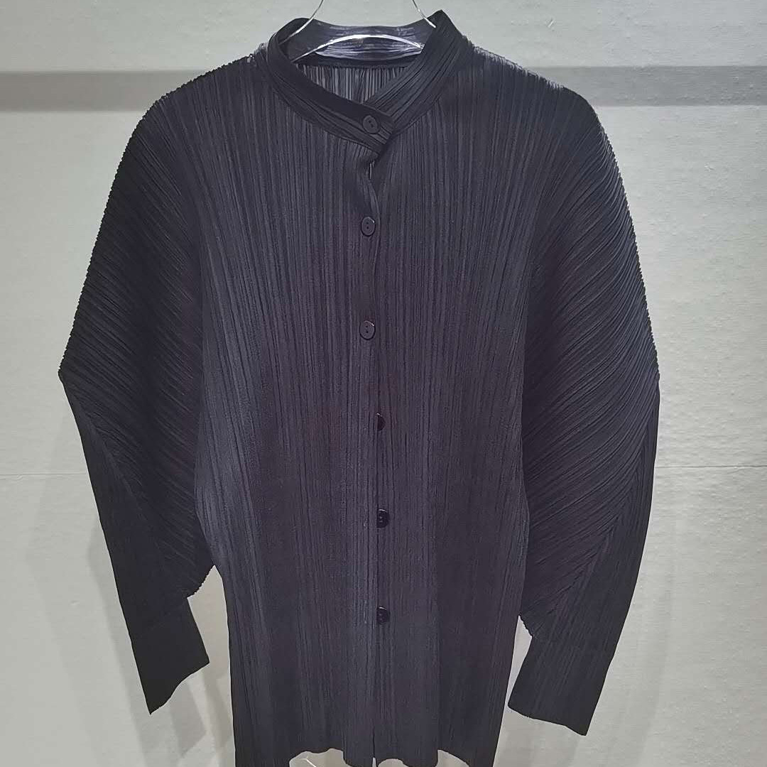Oferta directa de fábrica 22 otoño y primavera ins estilo de alta gama plisado retro moda collar de pie personalidad adelgazante camisa de alta calidad