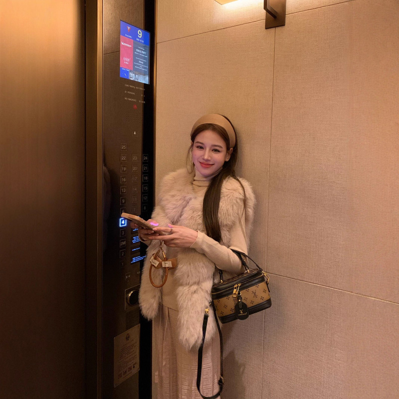 High-End Eco-Friendly Fur Vest Jacket High-Neck Base T-Shirt Women's Autumn Set Casual Wide-Leg Pants Three-Piece Set