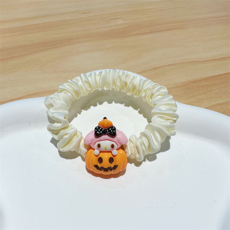 ハロウィーンのサンリオの髪輪が可愛いです。|undefined
