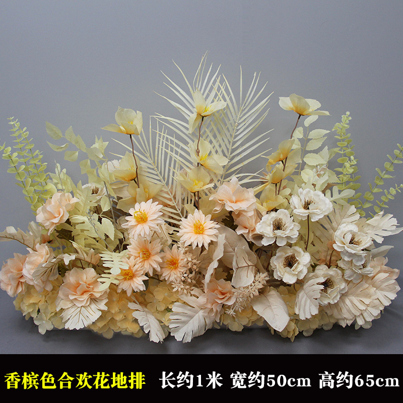 新商品の結婚祝いの大きいタイプの花を並べて絹の花の完成品の装飾をシミュレーションします。|undefined