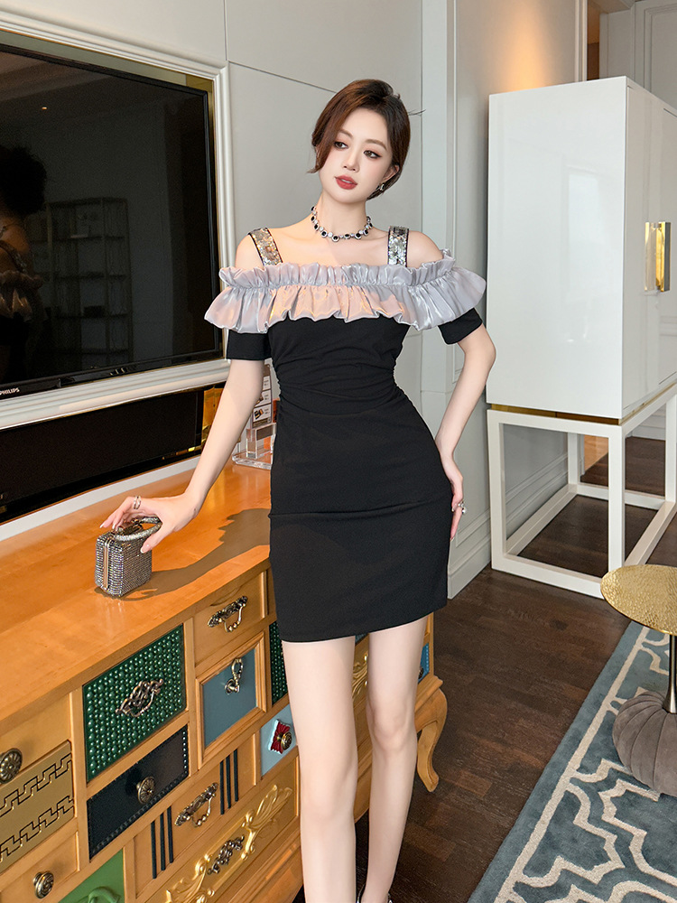 Váy bodycon dây đeo cổ lệch vai xếp nếp ôm sát — Màu đen