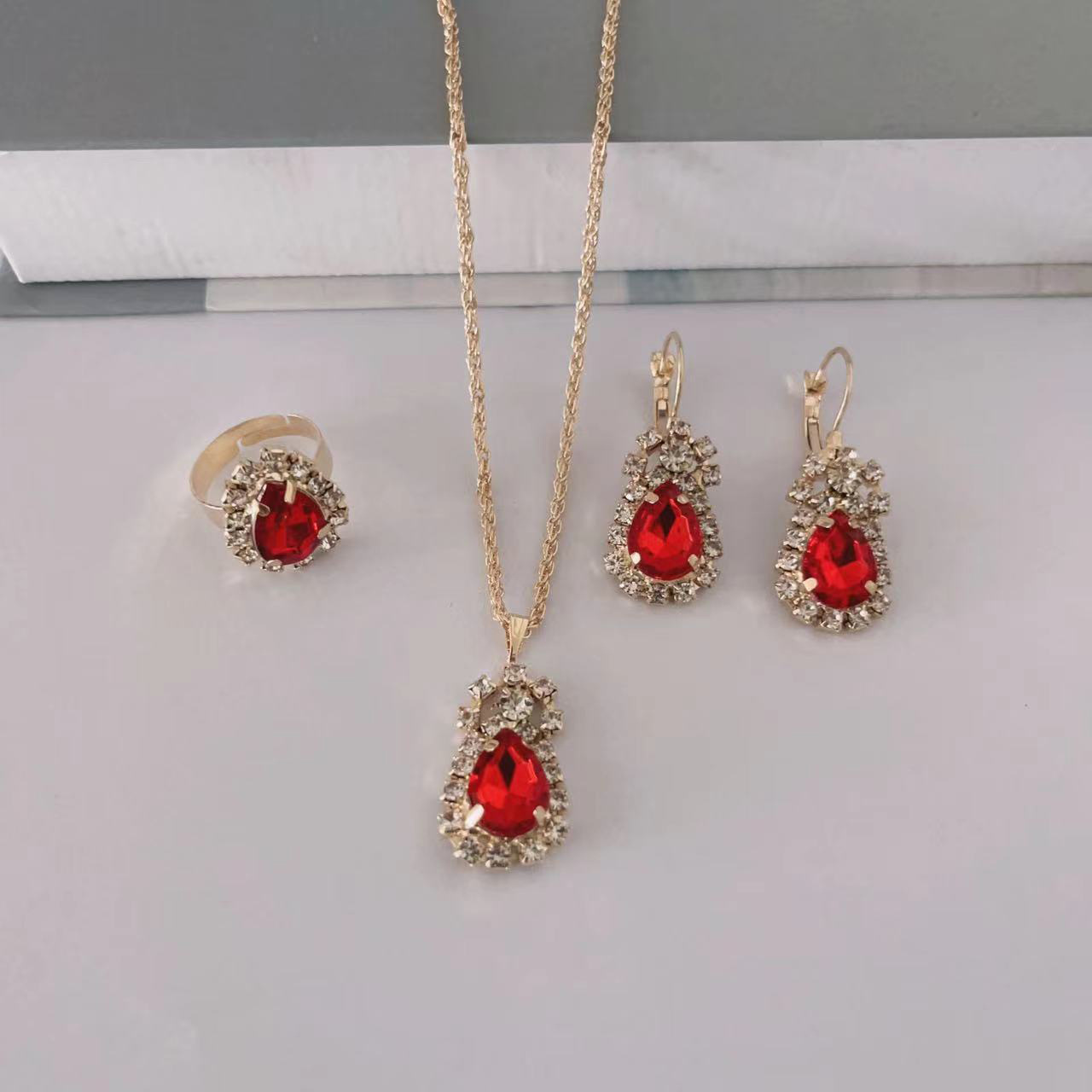 New Diamond Heart Pendant Necklace Earrings Banquet Versatile Three piece Jewelry Set_voghion.com