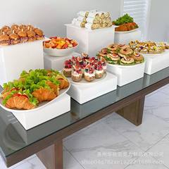 磁器の白いアクリルの立方体の結婚式の台座のアクリルのバイキングの食品展示棚の紙コップのケーキのデザートの展示