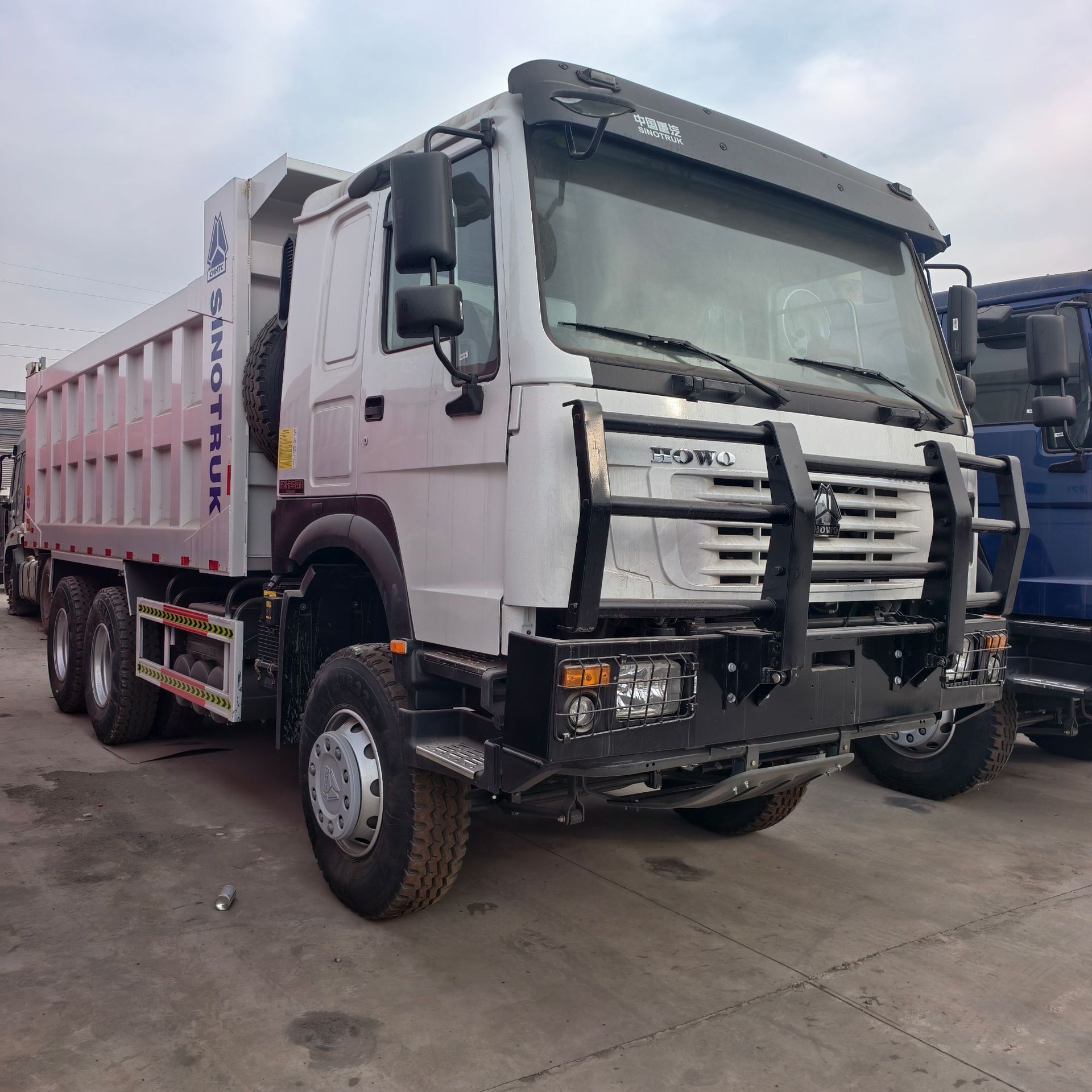 Cross-Border Export of African 10-Wheel Dump Truck 6×4 8×4 Dump Truck with Three Major Pumps 371/380 Horsepower