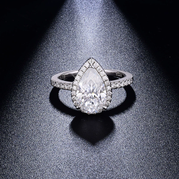 Y30 Moissanite diamond two-carat with certificate + black card