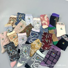 新款日系西太后浮雕女袜vivi土星刺绣复古中筒女士潮袜批发