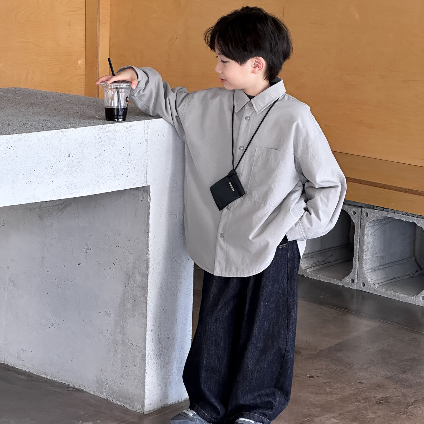 McCarthy ropa infantil para niños camisas de algodón engrosadas otoño / invierno 2025 nuevo tipo de ropa de invierno de moda para niños de tamaño medio