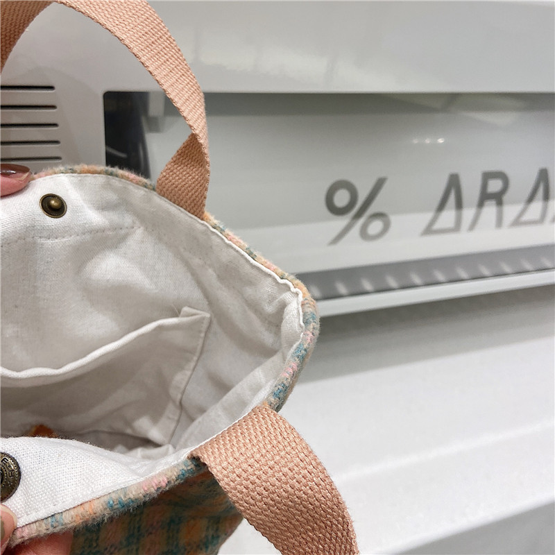 08181 Japanese-style woolen checkered bento bag, ins Korean-style handbag, fresh women's walking lunch box, small handbag wholesale Application Scenario