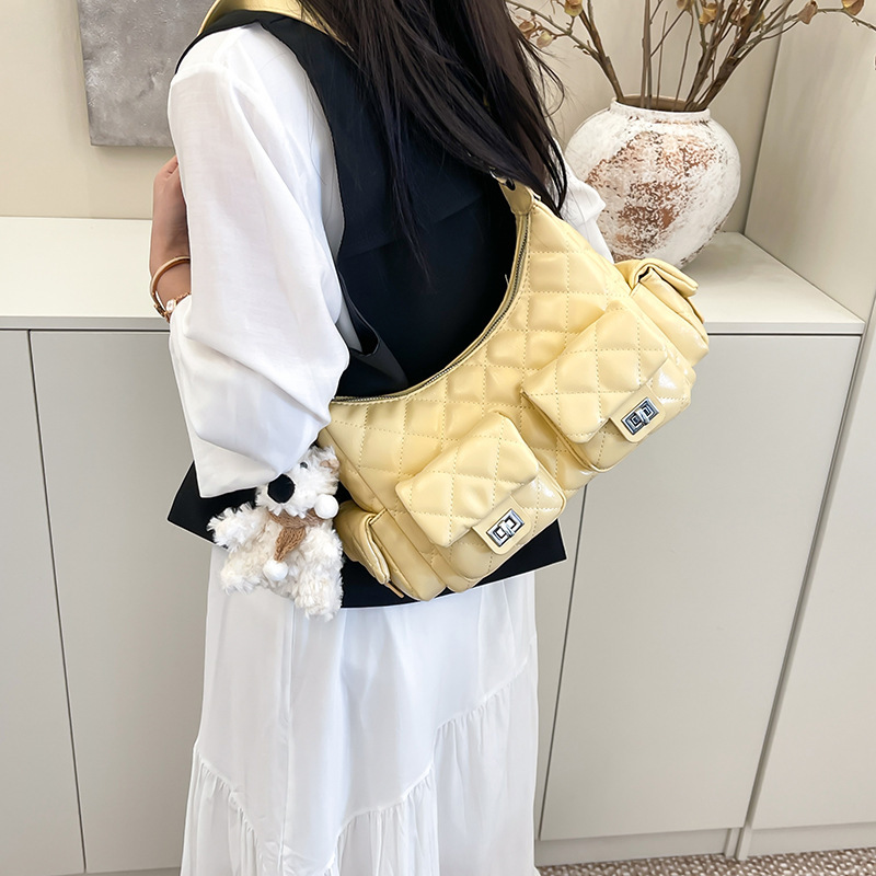 Xiaoxiangfeng ライト高級チェーン脇の下バッグ女性のための 2025 夏ニッチ菱形ハイエンドシングルショルダークロスボディバッグ|undefined