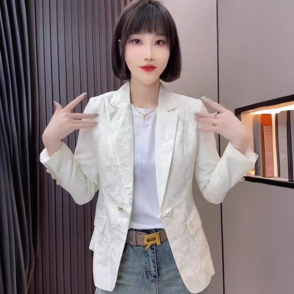 Exquisite and stylish suit jacket, new spring 2024 design, high-end jacquard pattern, new Chinese-style frog button blazer.