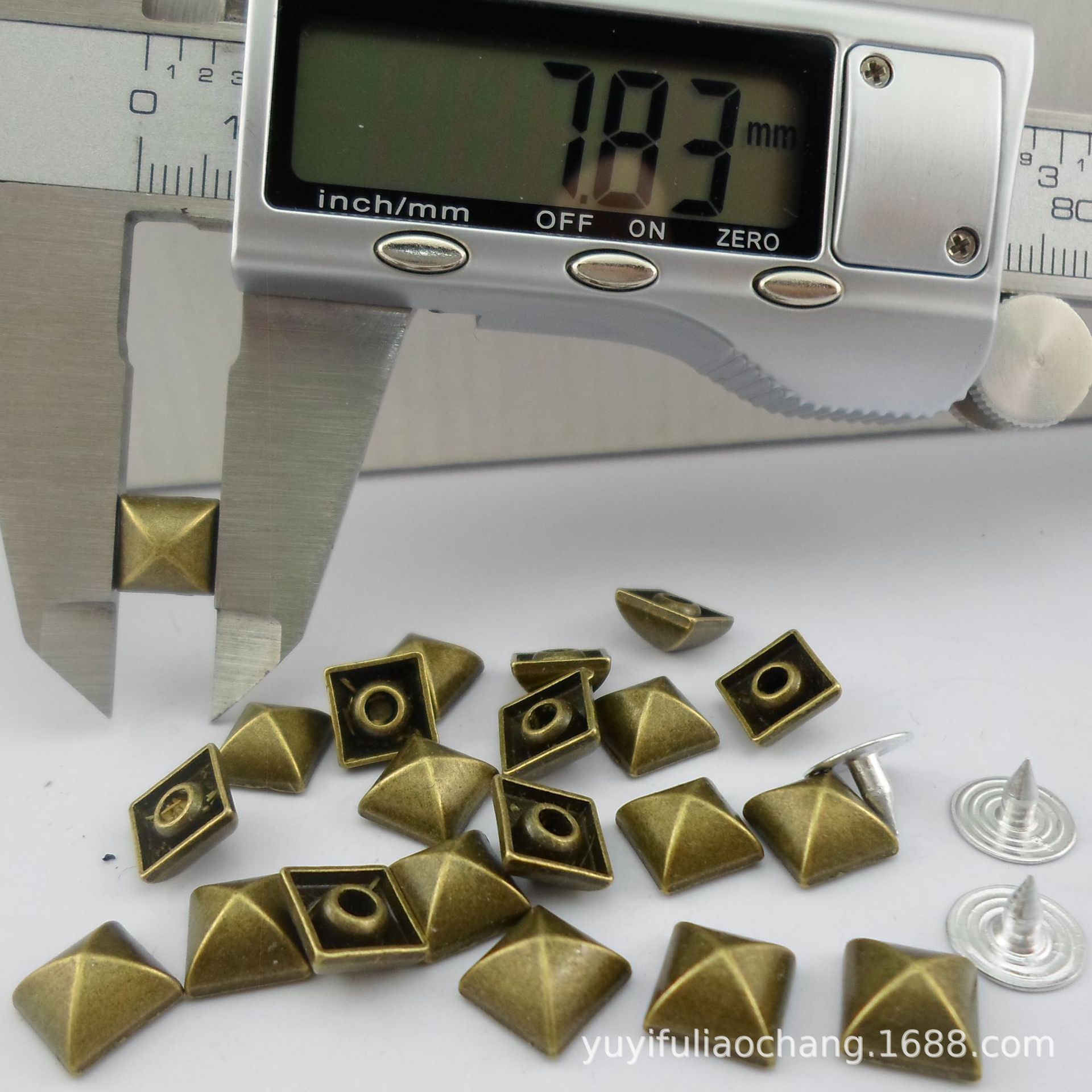 （合金）8MM高凸方形合金铆钉 金字塔撞钉 柳钉服饰饰品箱包朋克