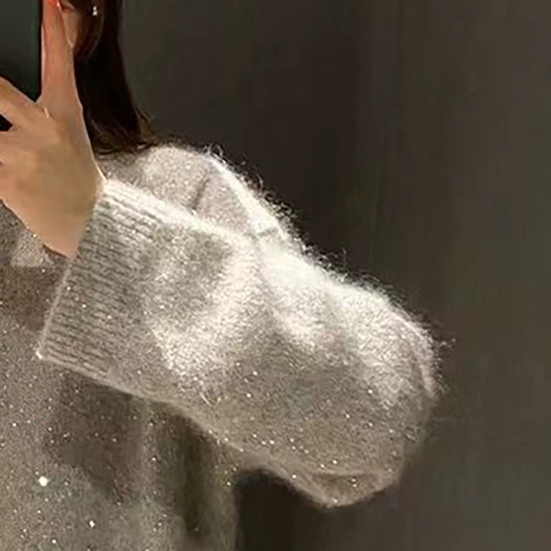 Вязаный плотный приятный к телу свитер, увеличенной толщины