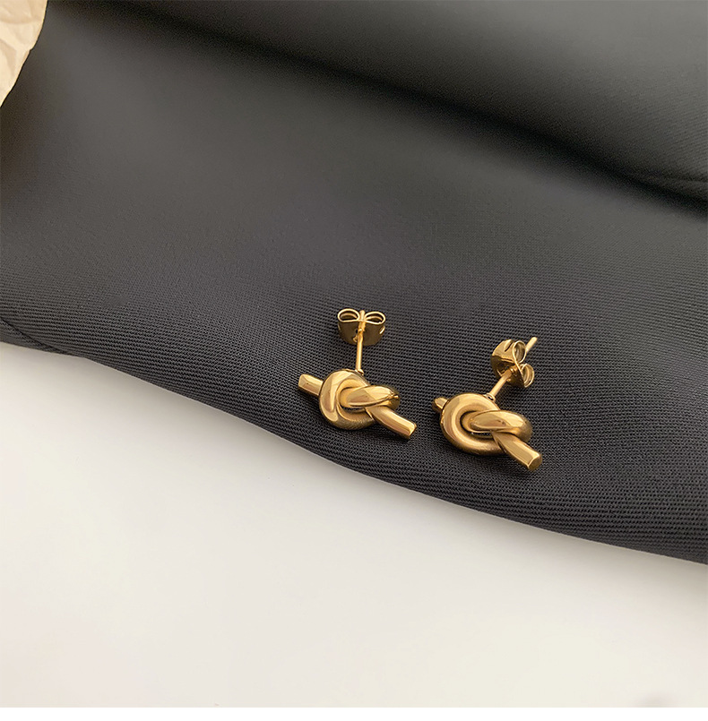 6g Weight 18K Gold Plated Plating Material Ear Studs Classification 1 Pair Fashion Knot Titanium Steel Plating Ear Studs