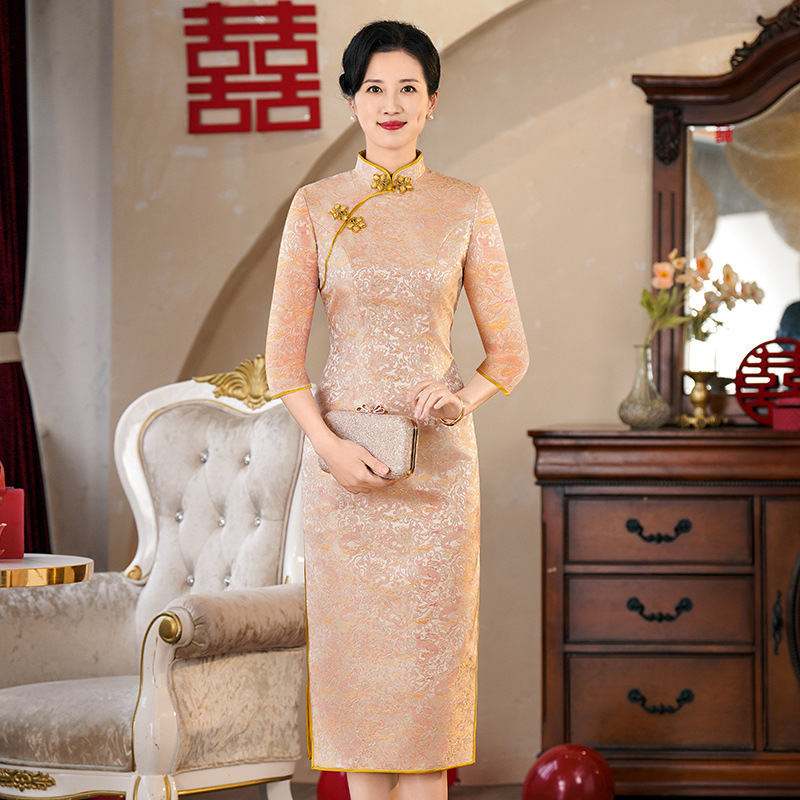New Chinese Style Cheongsam Petite Mother Wedding Banquet Dress 2025 Summer New Slim Fit Factory Wholesale 60671
