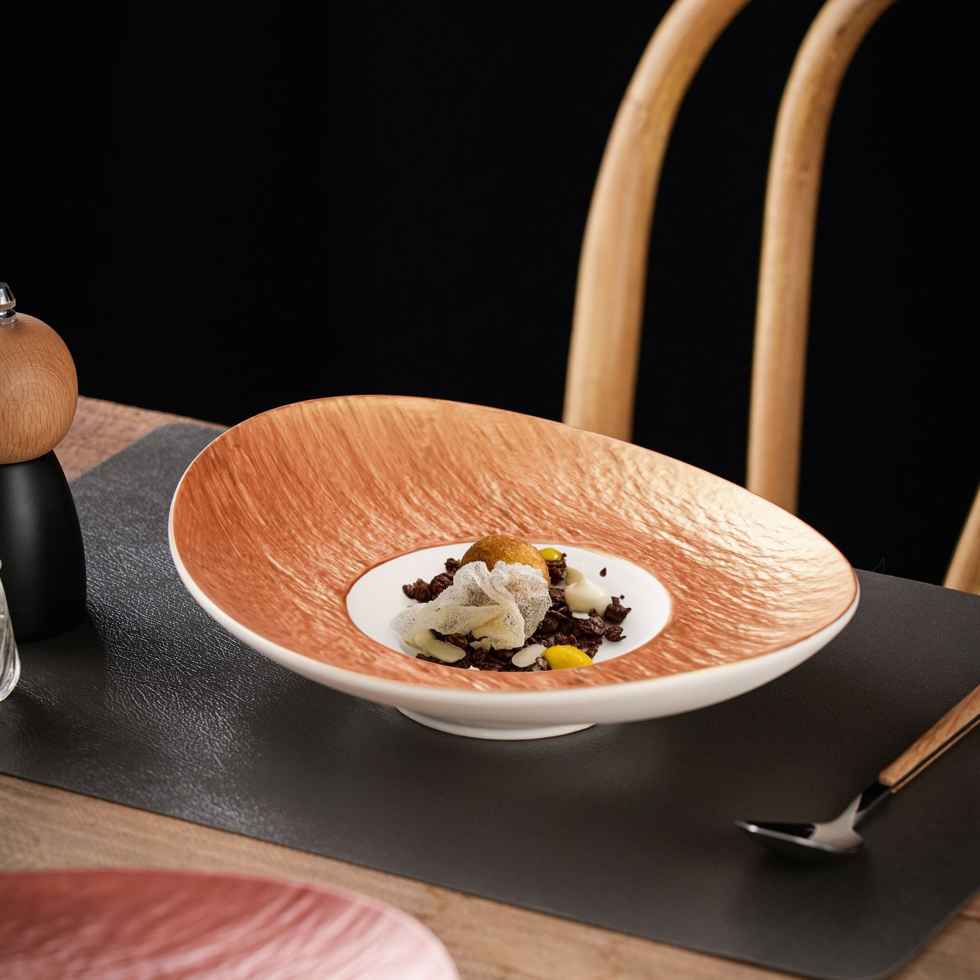 Cuenco de cerámica esmerilada pintado a mano Plato de restaurante de estilo occidental Plato de postre de sashimi de forma especial Vajilla de cerámica para el hogar de hotel de alta gama